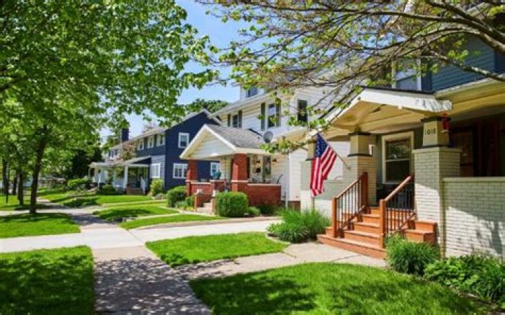 Can a foreigner buy a house in USA?
