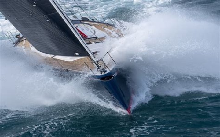 Can a yacht survive rough seas?