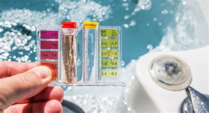 Can you put bromine in a chlorine pool?