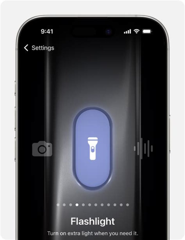 Can you turn on my flashlight on my phone?
