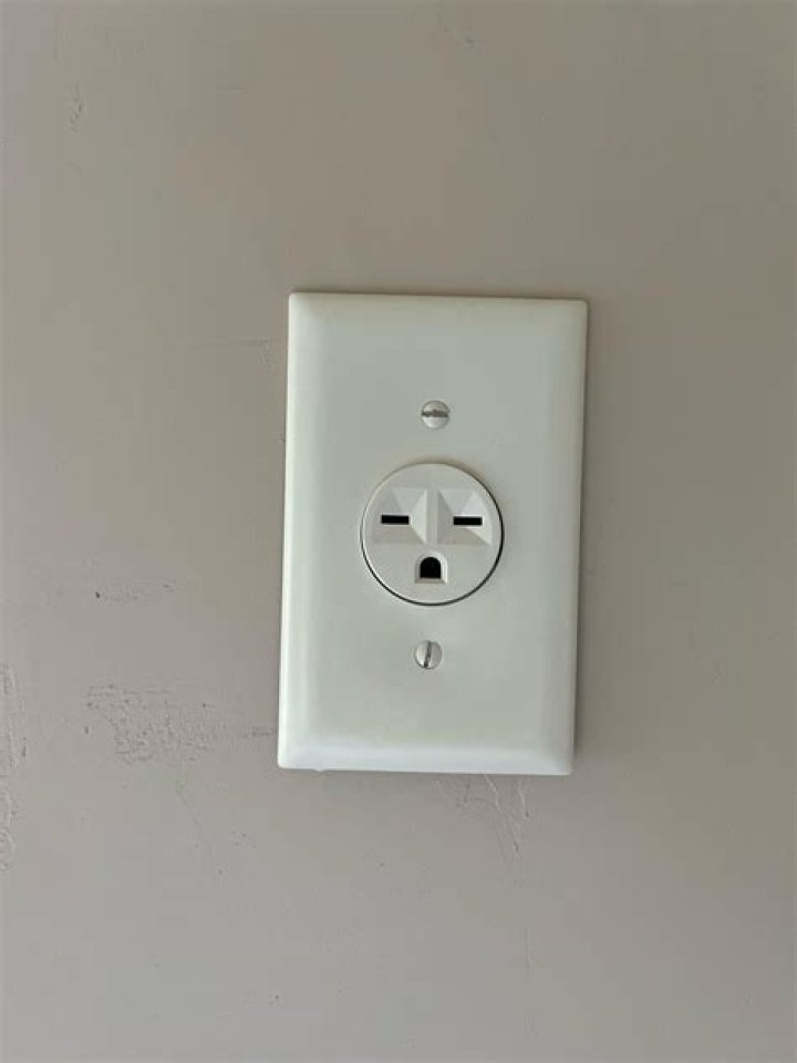 Can you use an adapter for an air conditioner?