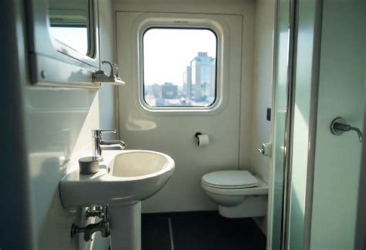 Do Bolt buses have bathrooms?