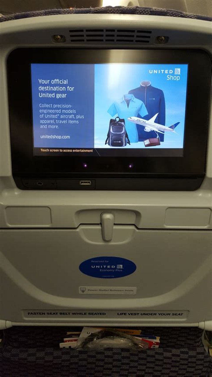Do United Airlines flights have power outlets?