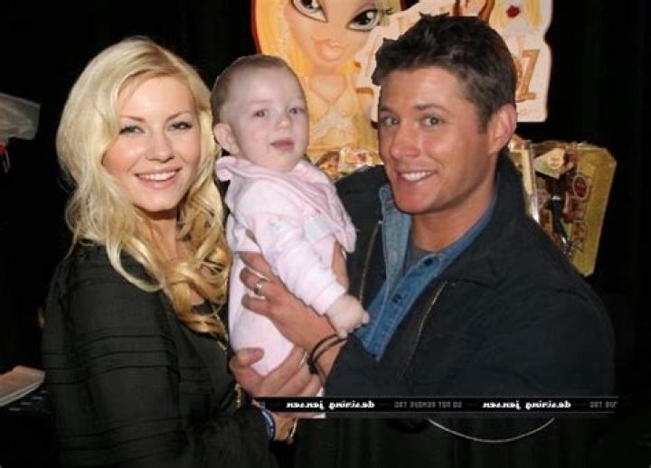 Does Elisha Cuthbert have a kid?