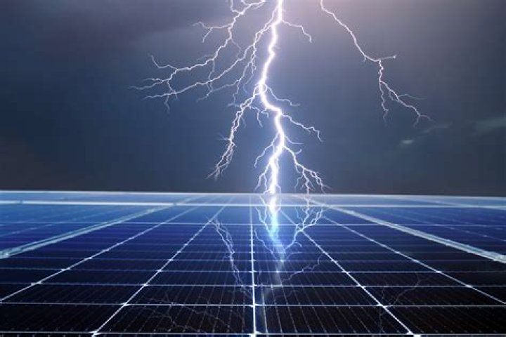 Does lightning have solar energy?