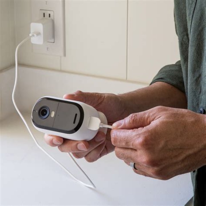 How do I change the battery in my Arlo?