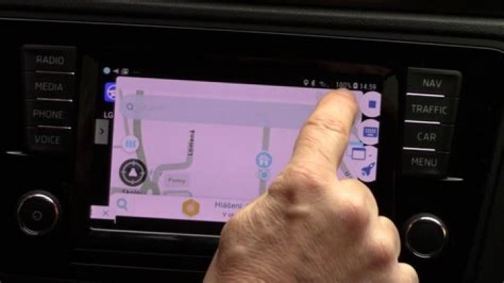 How do I turn on MirrorLink on Samsung?