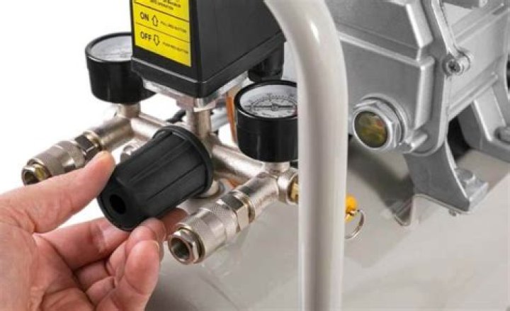How do you adjust a compressor pressure switch?