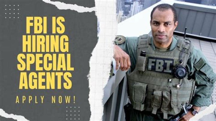 How do you become a FBI detective?