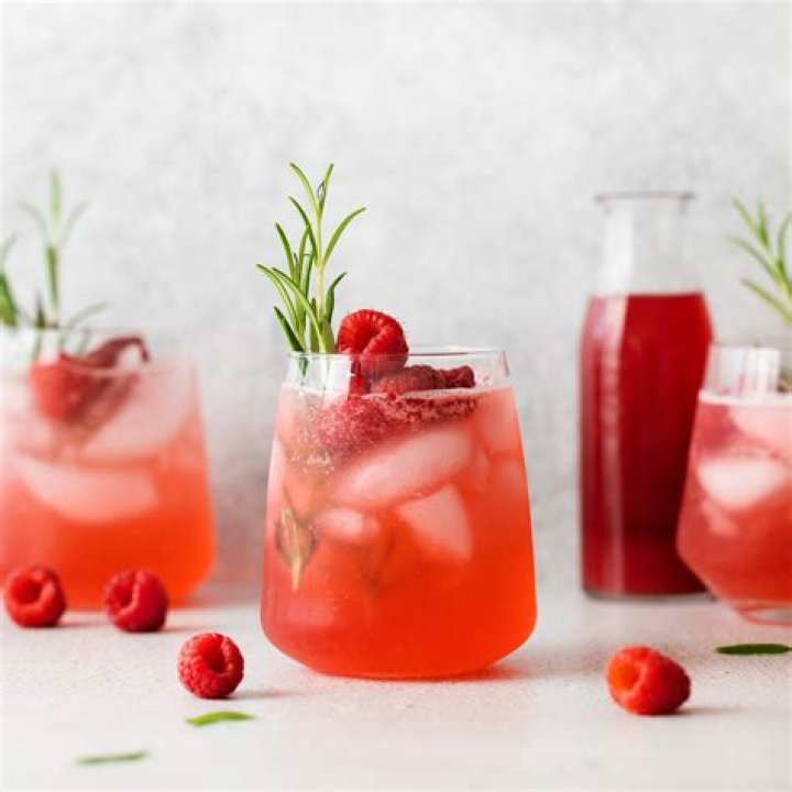 How do you drink raspberry gin liqueur?