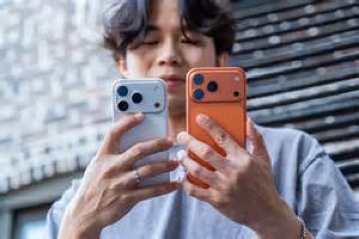 How do you take the back off the iPhone?