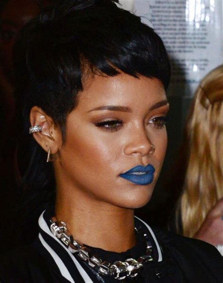 How do you wear bright blue lipstick?