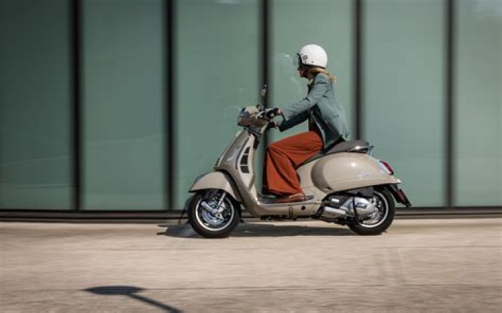 How fast does a Vespa 300 go?