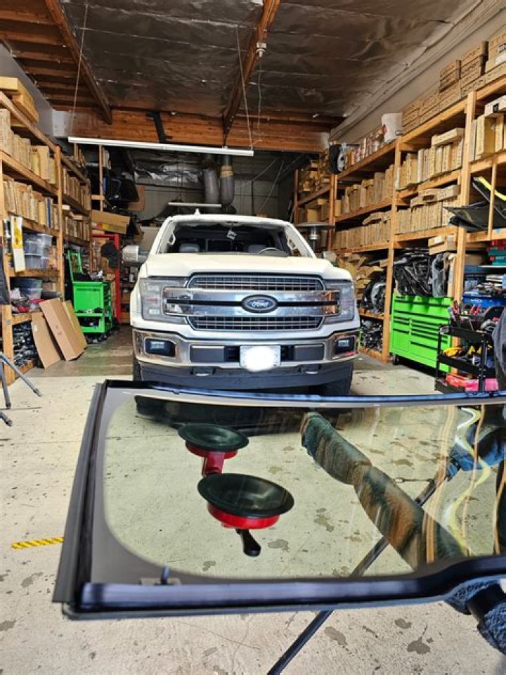 How long should you sit after replacing windshield?