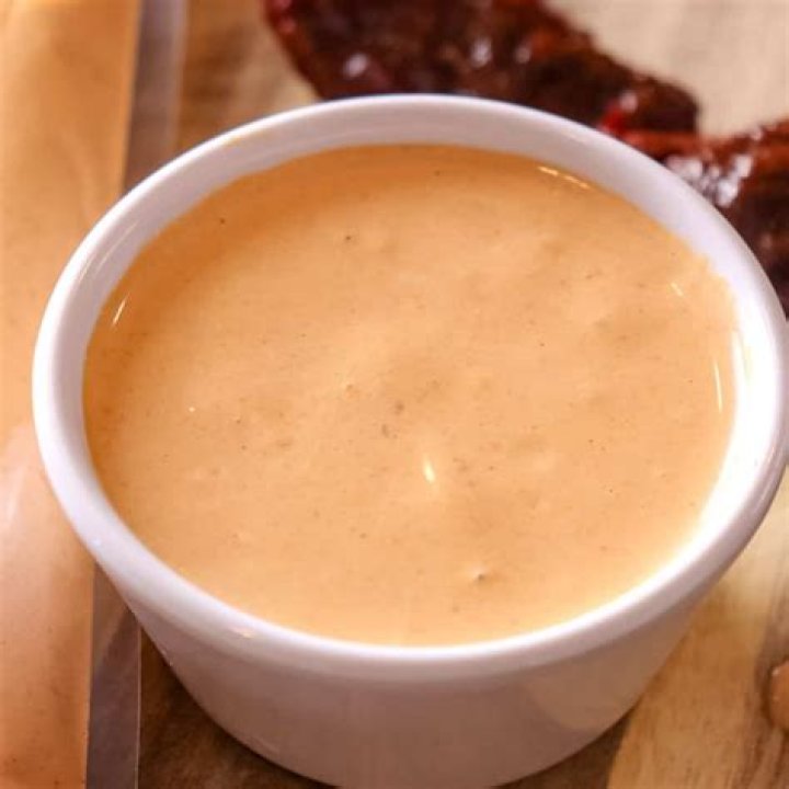How many calories are in Tabasco chipotle sauce?