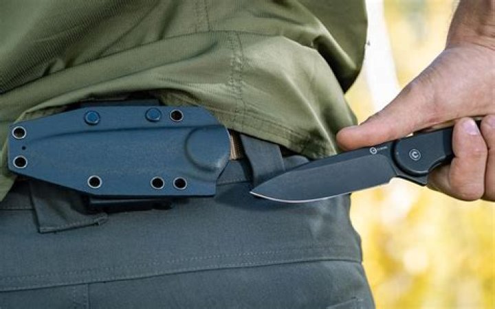 How many inches can you carry a knife?