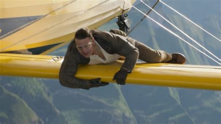 How many stunts Does Tom Cruise do?
