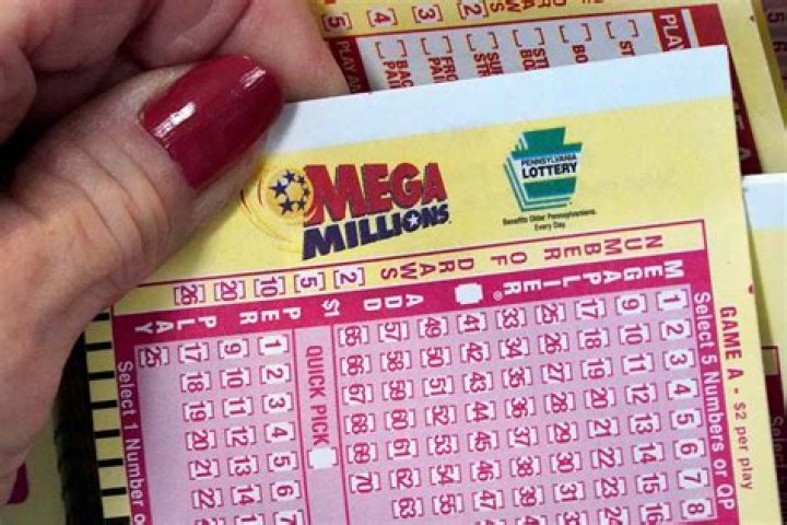How much do stores make selling Lotto tickets?
