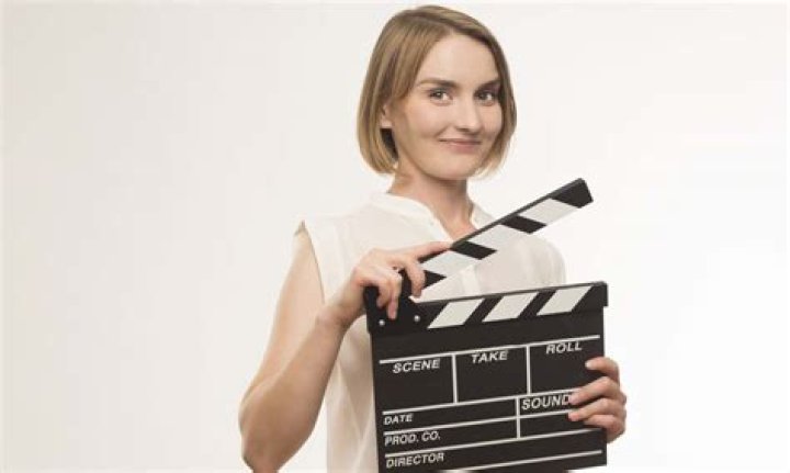 How much do you get paid to be a movie extra?