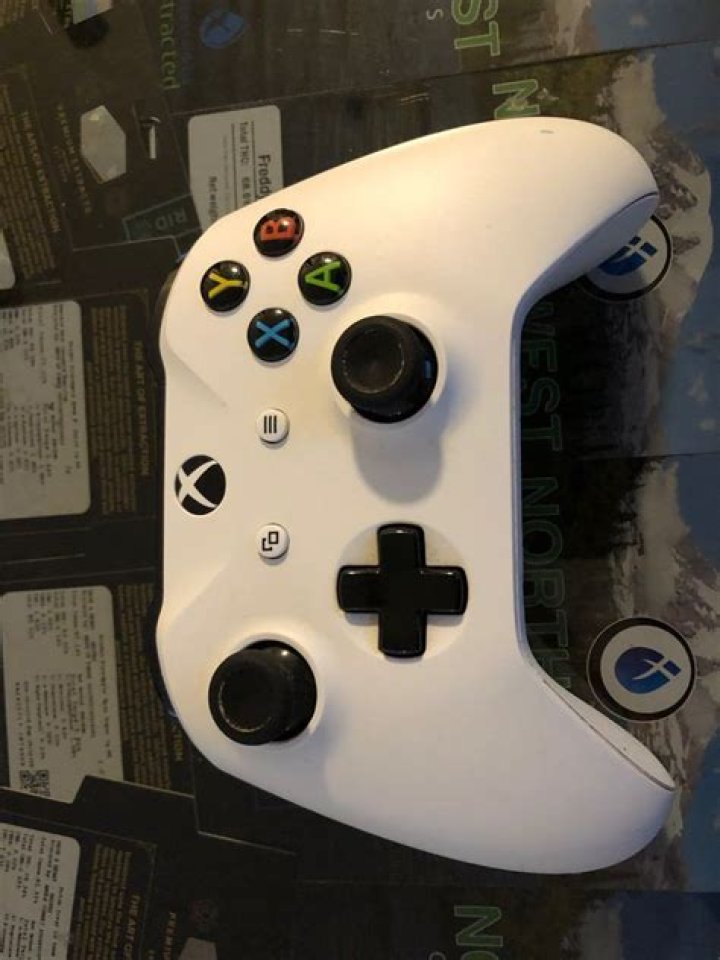How much does a Xbox One controller weigh?