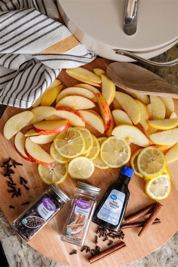 What can I put in the oven to make my house smell good?