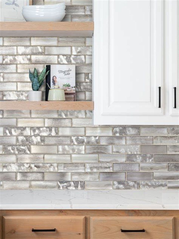 What colors do subway tiles come in?