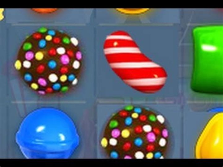 What is a candy crush color bomb?