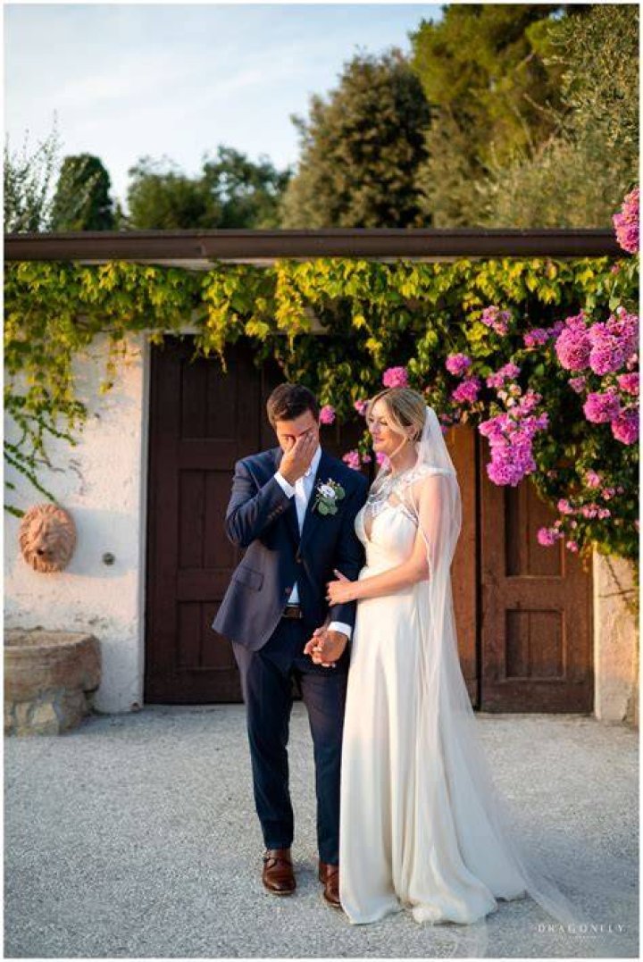 What is editorial wedding photography?