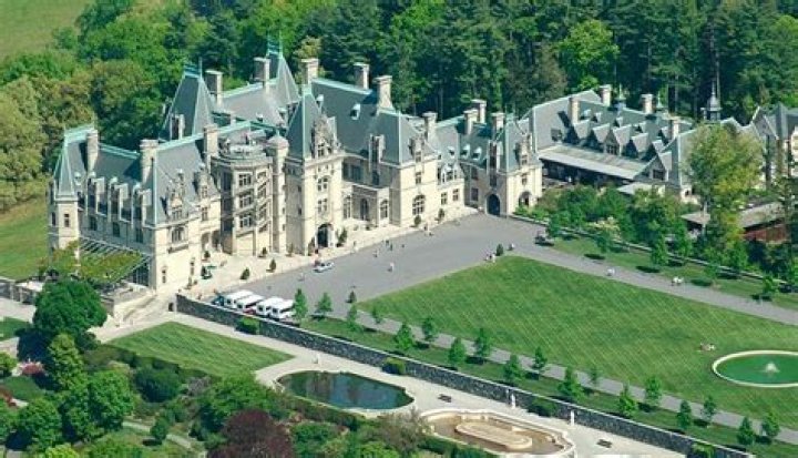 What is the square footage of the Biltmore House?