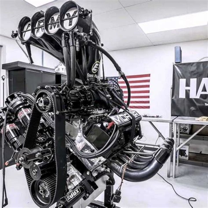What kind of engine is in a Top Fuel dragster?