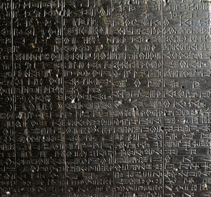 What kind of writing was used to inscribe the code on the stele?