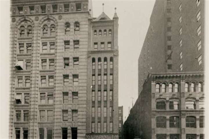 What was the first building with air conditioning?