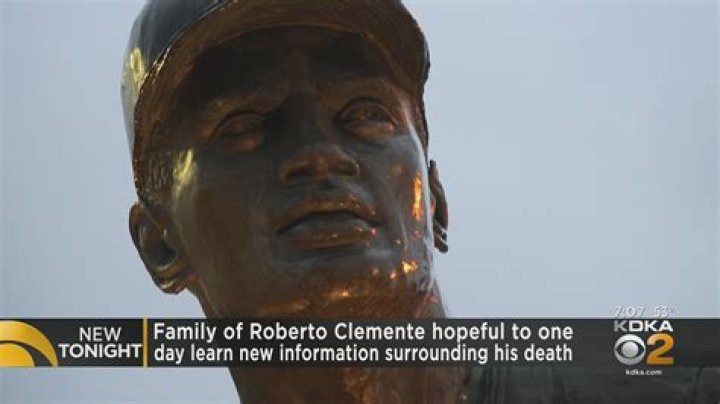 When did Roberto Clemente's wife die?